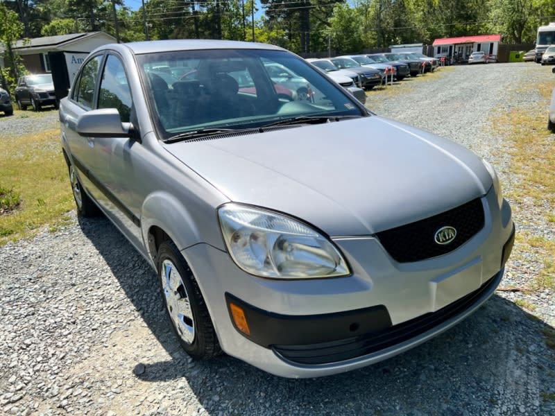 Kia Rio 2006 price $3,800