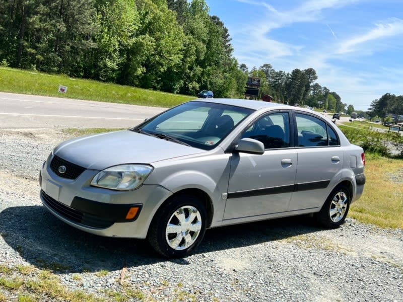 Kia Rio 2006 price $3,800