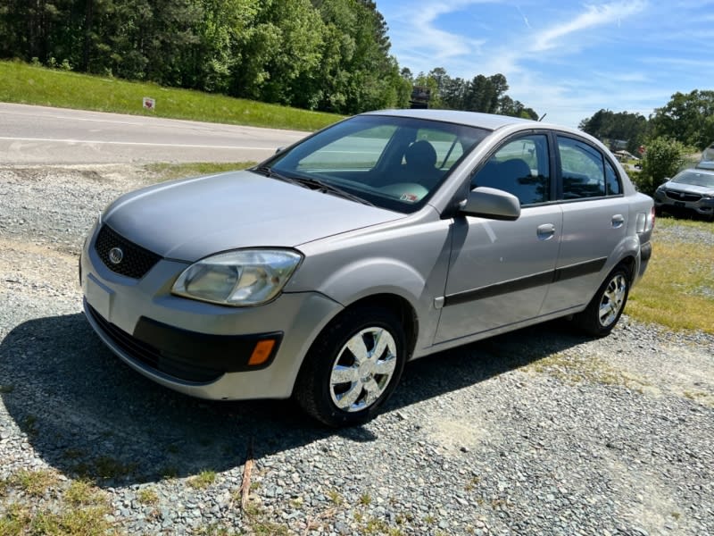 Kia Rio 2006 price $3,800