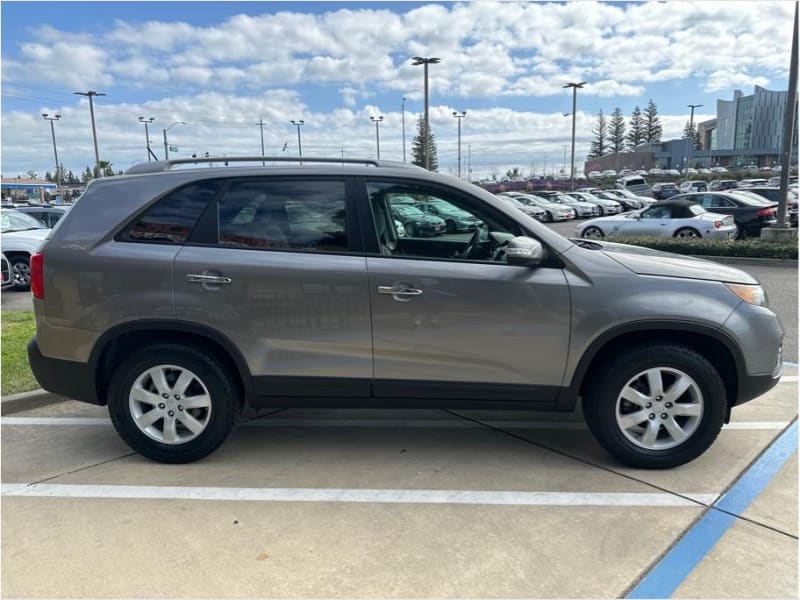 Kia Sorento 2011 price $10,995