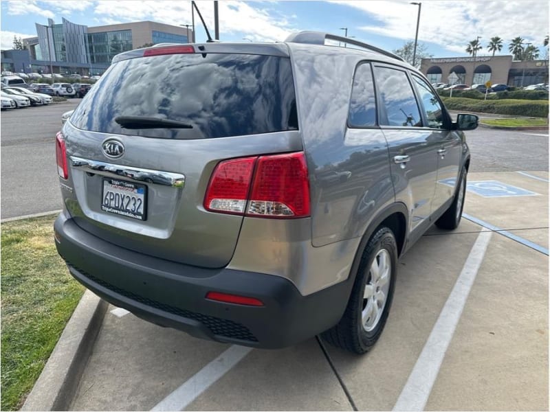 Kia Sorento 2011 price $10,995