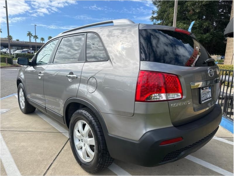 Kia Sorento 2011 price $10,995