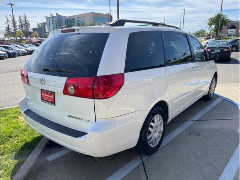 Toyota Sienna 2006 price $8,995