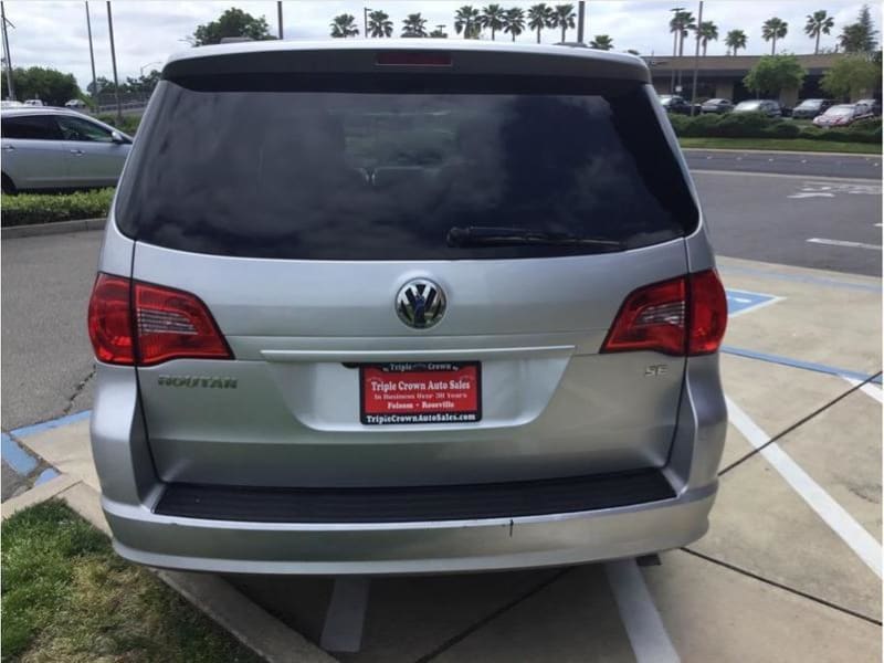 Volkswagen Routan 2011 price $9,995