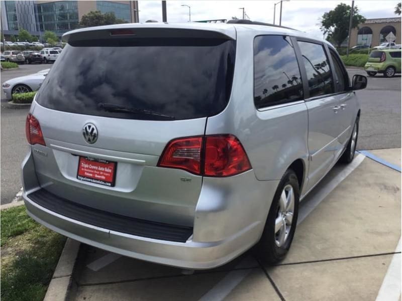 Volkswagen Routan 2011 price $9,995