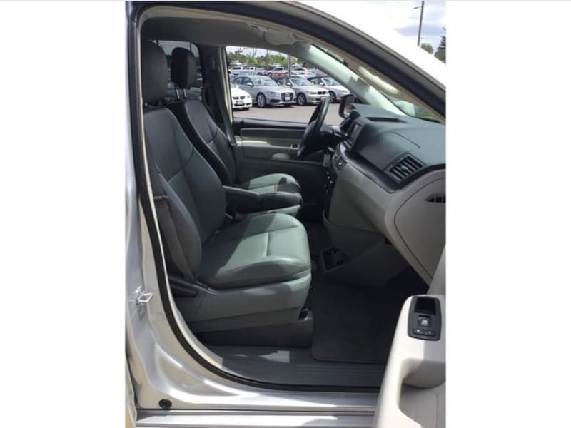 Volkswagen Routan 2011 price $9,995