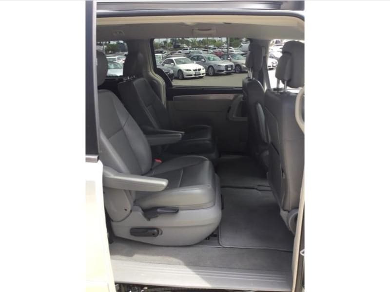 Volkswagen Routan 2011 price $9,995