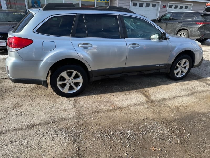 SUBARU OUTBACK 2013 price $9,999