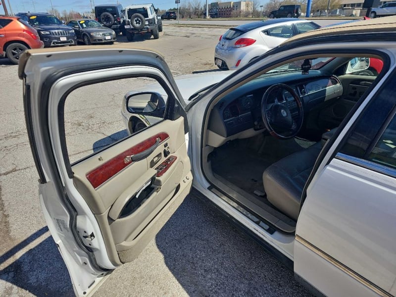 LINCOLN TOWN CAR 2003 price $1,999