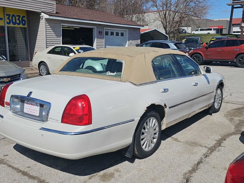 LINCOLN TOWN CAR 2003 price $1,999