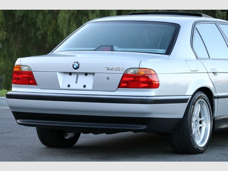 BMW 7-Series 2000 price $9,800