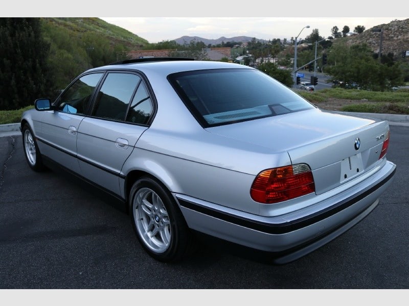 BMW 7-Series 2000 price $9,800