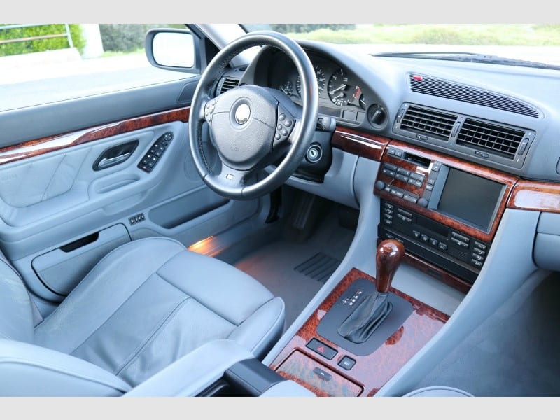 BMW 7-Series 2000 price $9,800