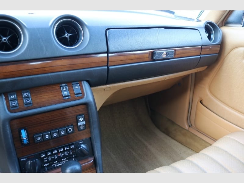 Mercedes-Benz 300 Series 1983 price $29,250