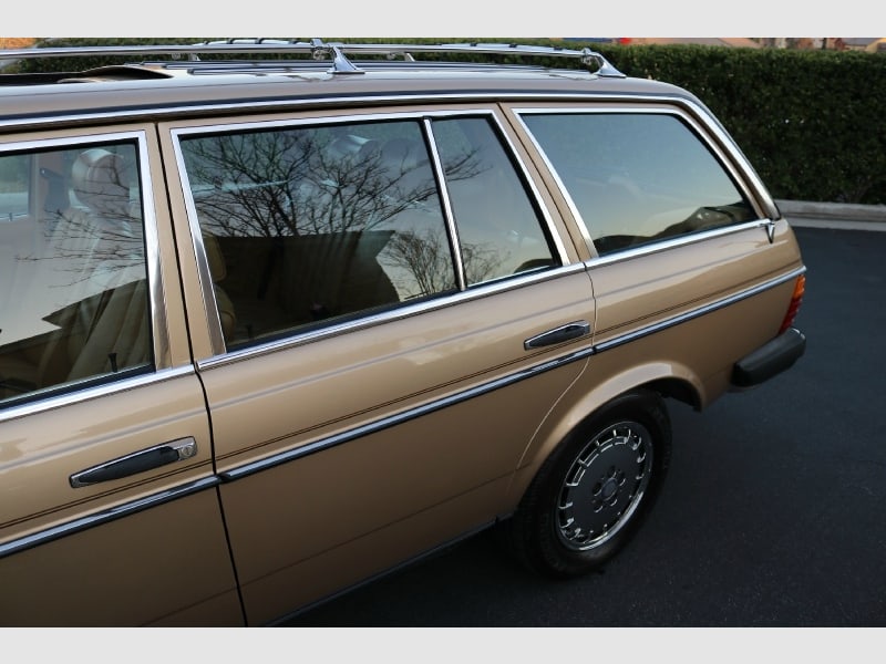 Mercedes-Benz 300 Series 1983 price $29,250