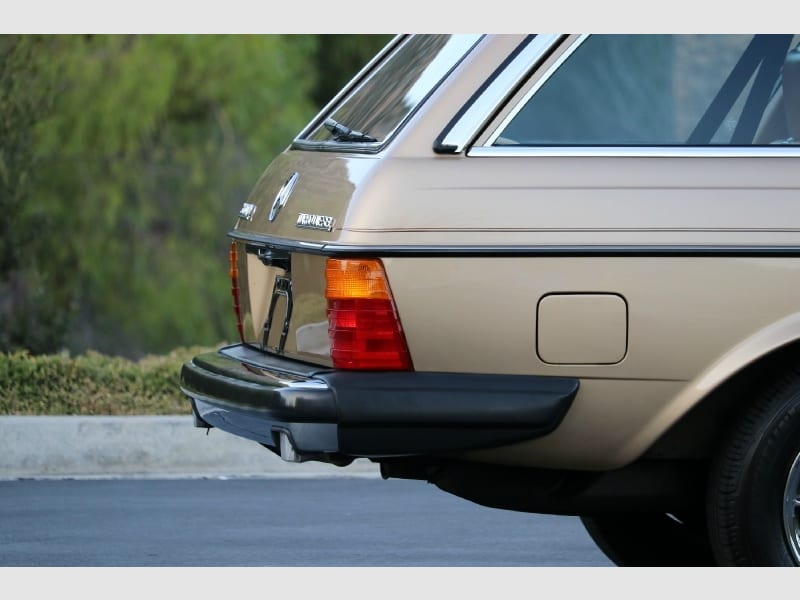 Mercedes-Benz 300 Series 1983 price $29,250