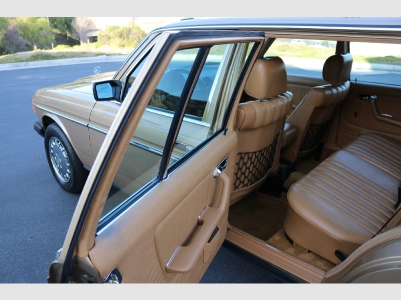 Mercedes-Benz 300 Series 1983 price $29,250