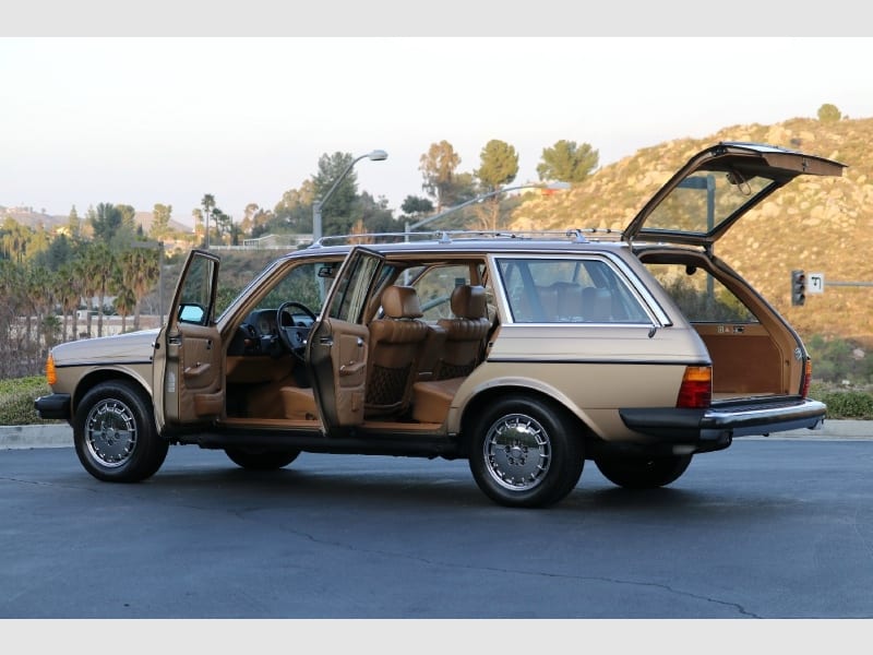 Mercedes-Benz 300 Series 1983 price $29,250