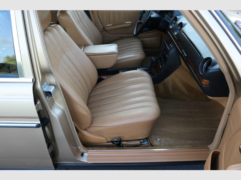 Mercedes-Benz 300 Series 1983 price $29,250