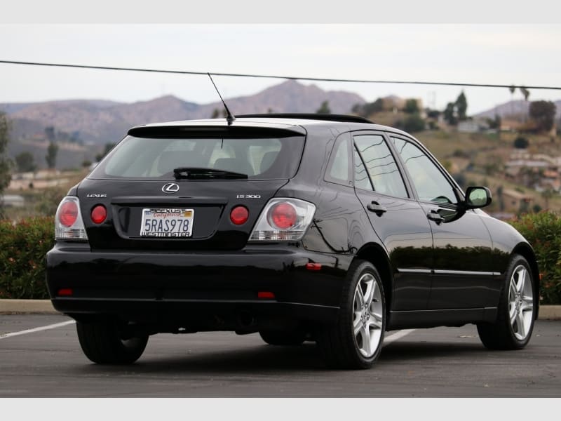 Lexus IS 300 2005 price $13,750