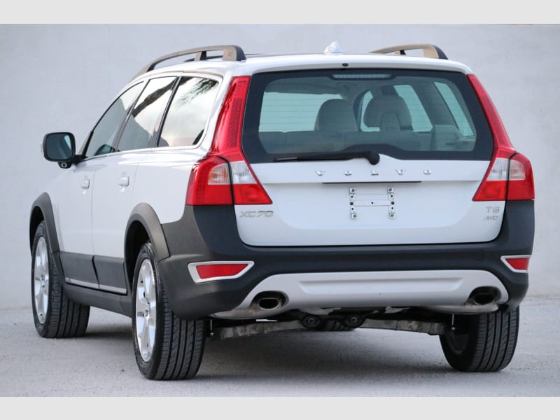 Volvo XC70 2011 price $0