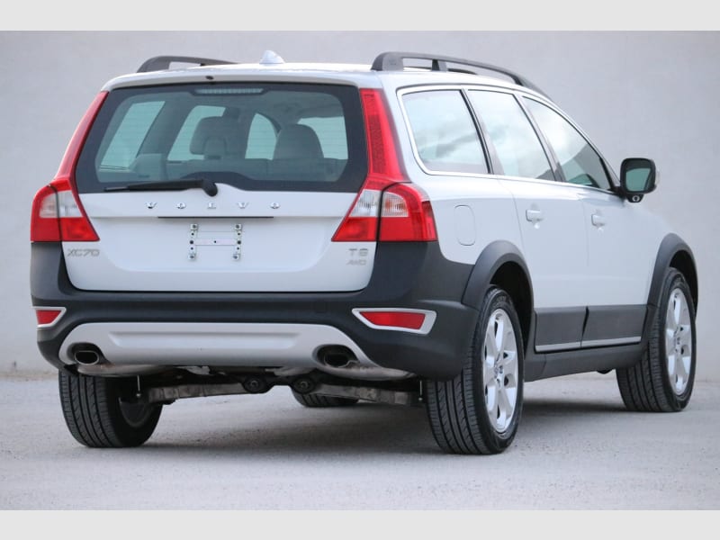 Volvo XC70 2011 price $0