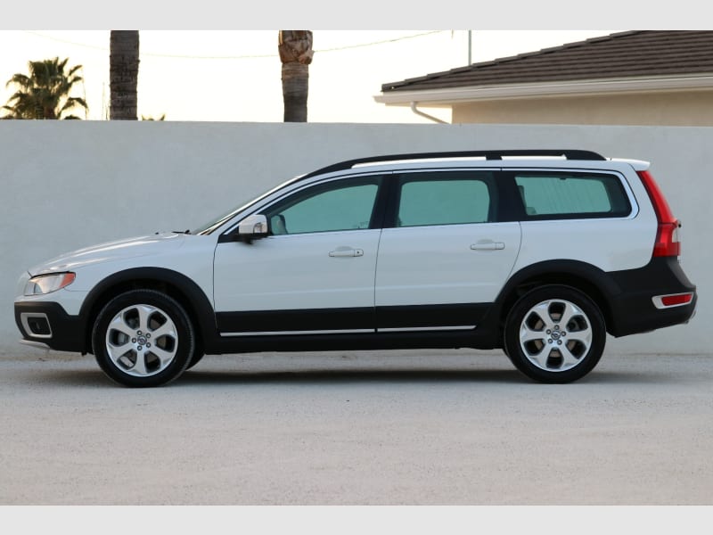 Volvo XC70 2011 price $0