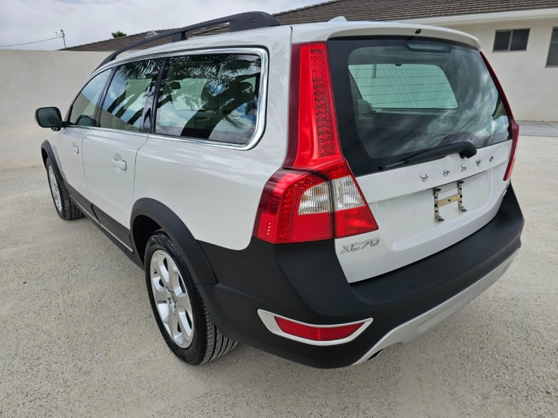 Volvo XC70 2011 price $0