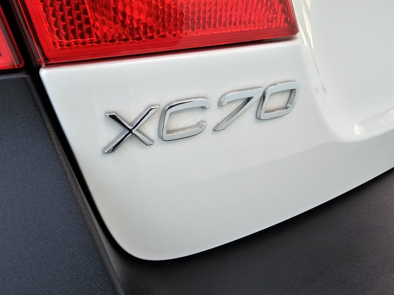 Volvo XC70 2011 price $0