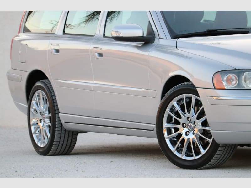 Volvo V70 2007 price $0