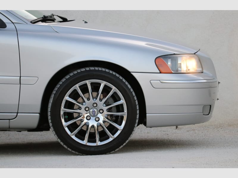 Volvo V70 2007 price $0