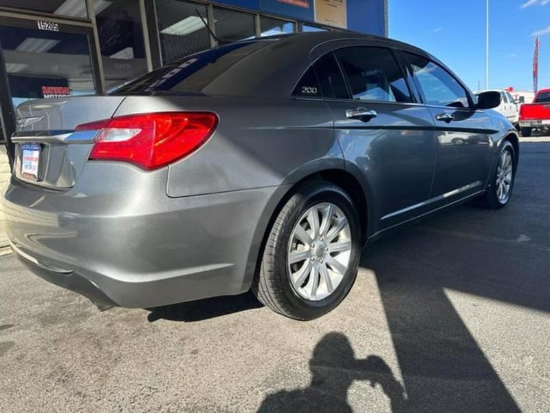 Chrysler 200 2013 price $7,995