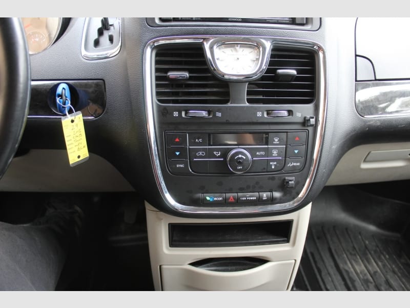 Chrysler Town & Country 2015 price $8,495