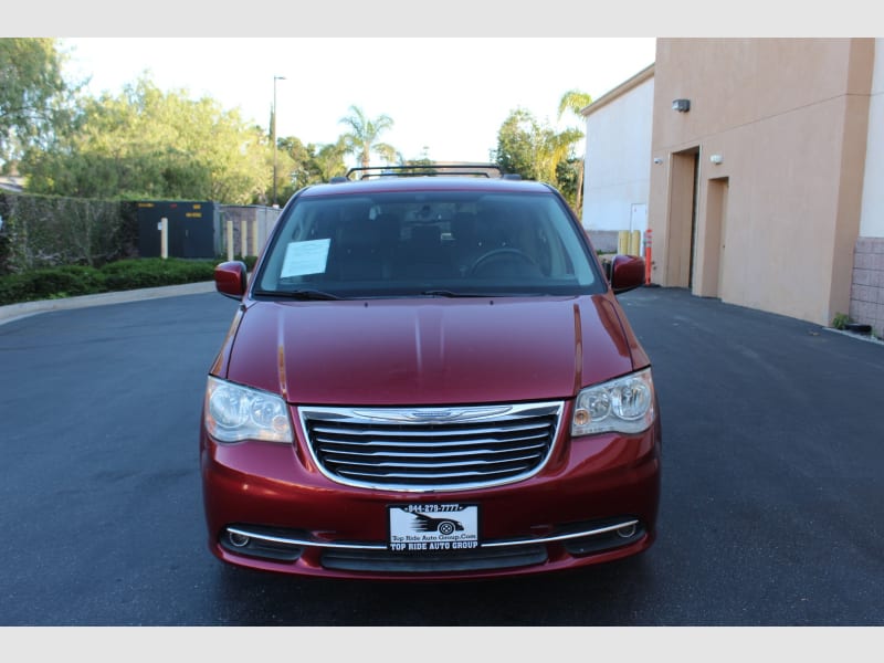 Chrysler Town & Country 2012 price $7,995