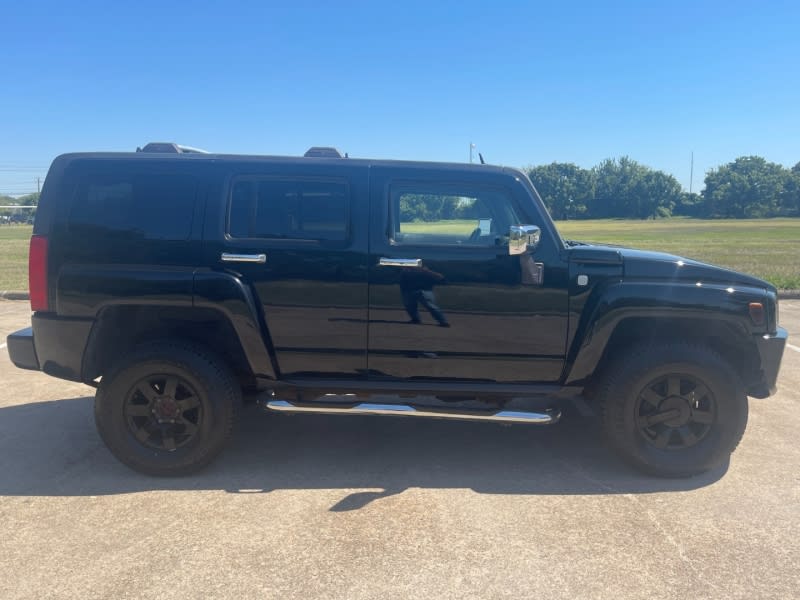 Hummer H3 2006 price $9,000