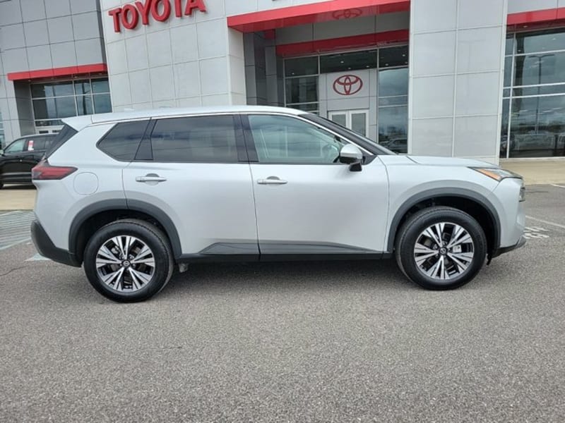 Nissan Rogue 2021 price $22,919