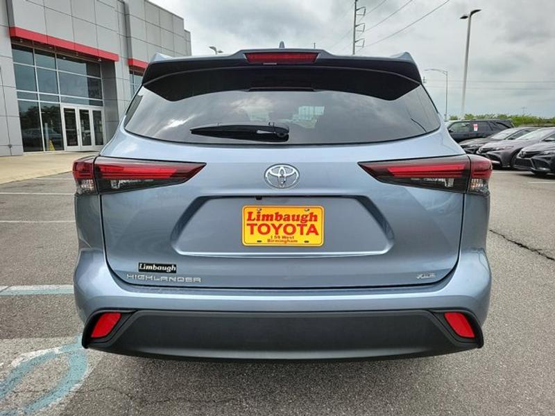 Toyota Highlander 2024 price $43,296