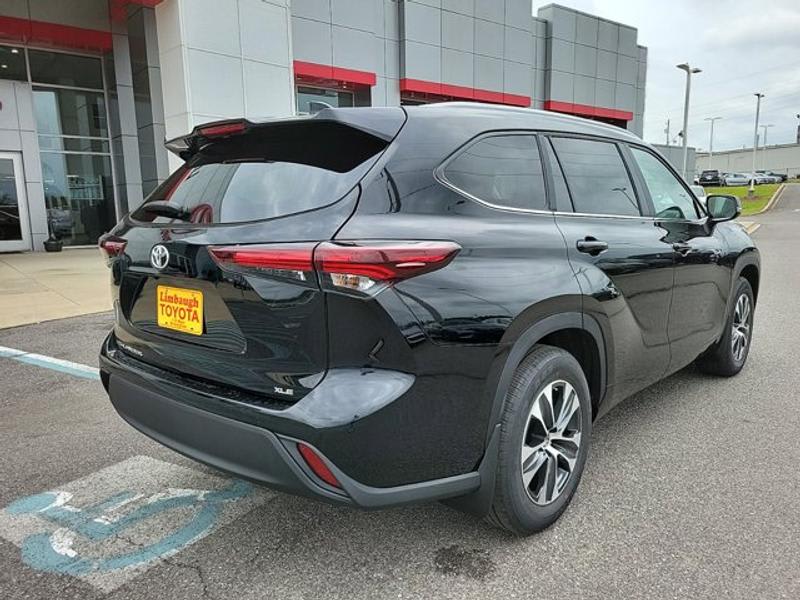 Toyota Highlander 2024 price $42,919