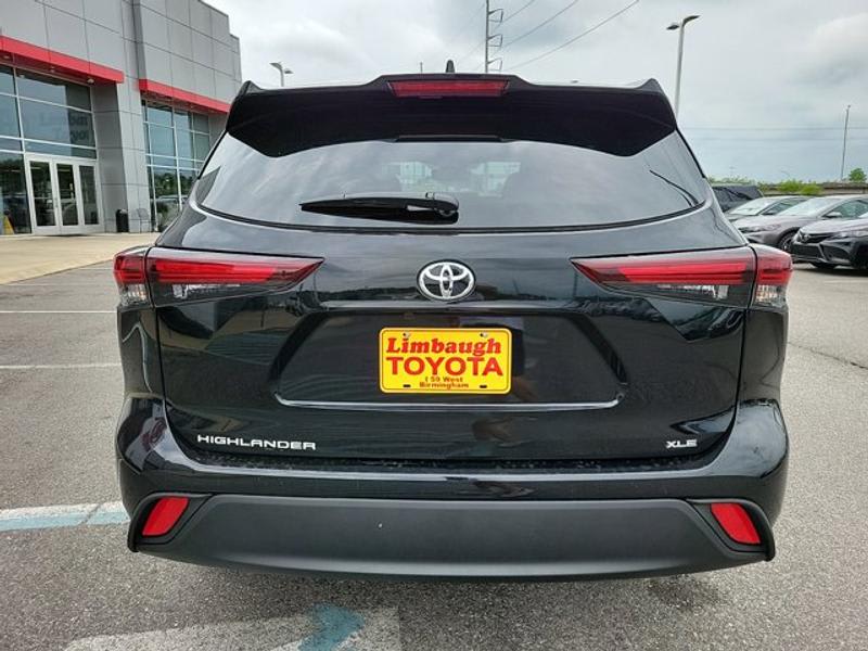 Toyota Highlander 2024 price $42,919