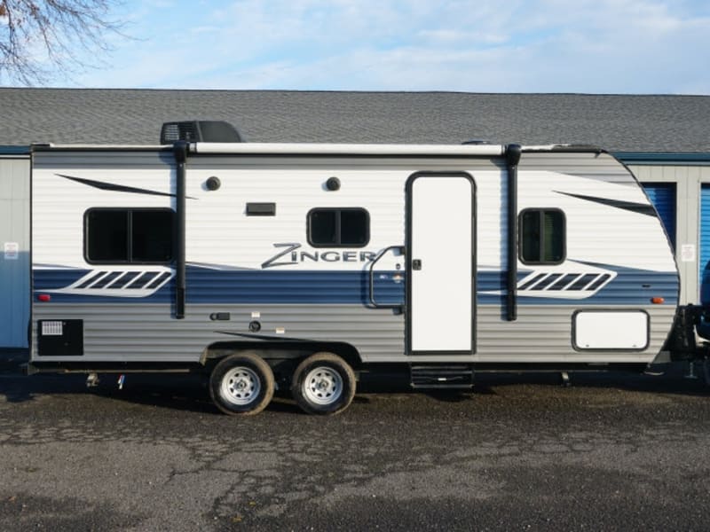 Crossroads Zinger 25 Ft. Travel Trailer Super Clean! Model #2 2018 price $13,950