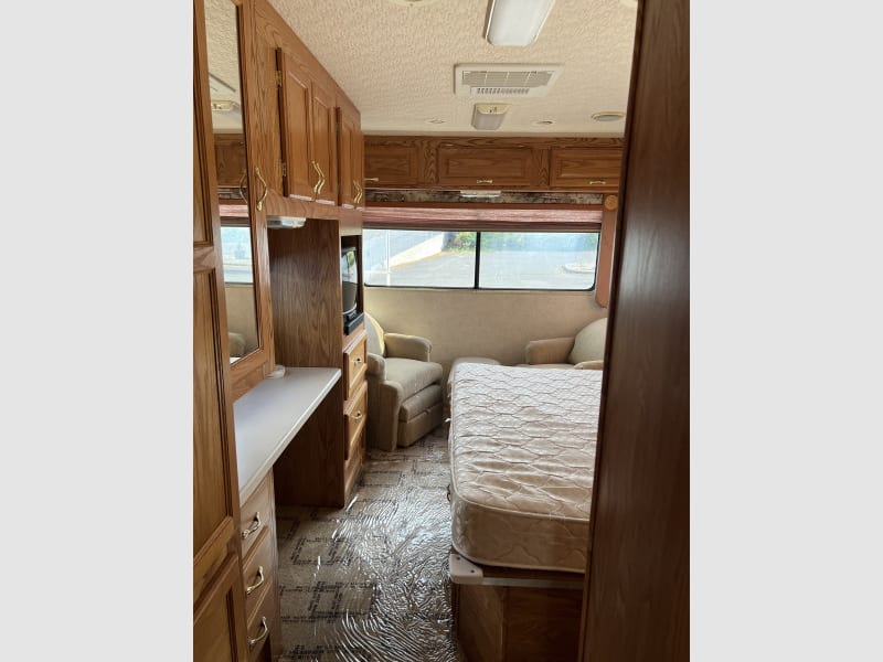 Gulf Stream ultra supreme 34ft class a motor home 2 slides low 2003 price $14,950