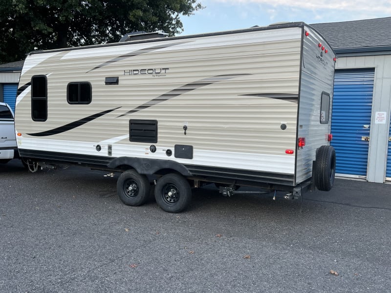 Keystone hideout 23ft travel trailer model #19flbwe 2019 price $12,950