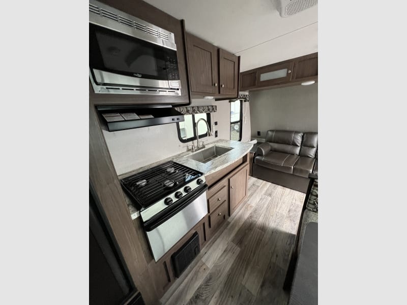 Keystone hideout 23ft travel trailer model #19flbwe 2019 price $12,950