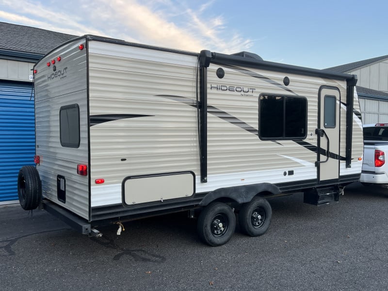 Keystone hideout 23ft travel trailer model #19flbwe 2019 price $12,950