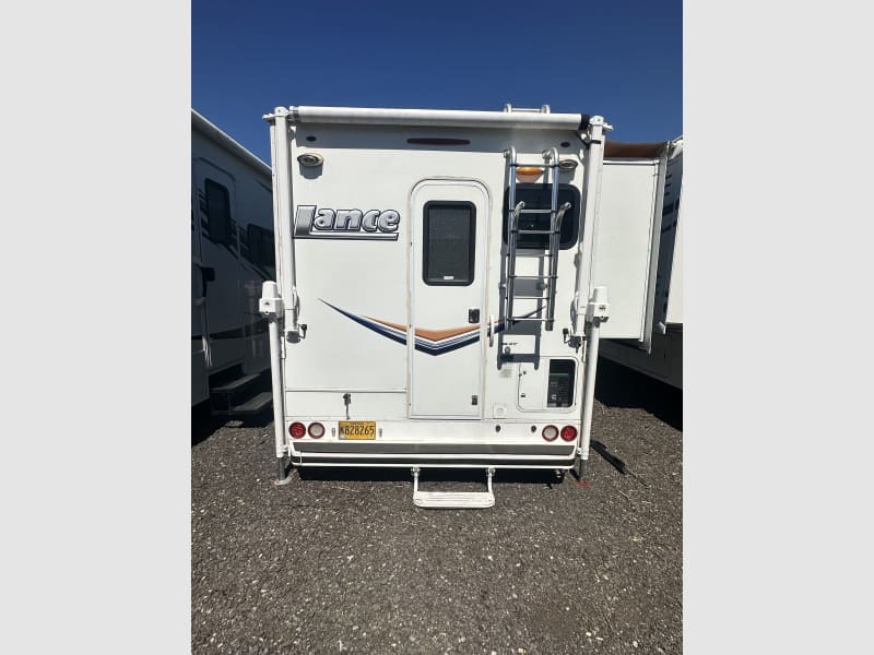 LANCE TRUCK CAMPER 1050 1SLIDE OUT GENERATOR POWER JACKS 2014 price $29,950