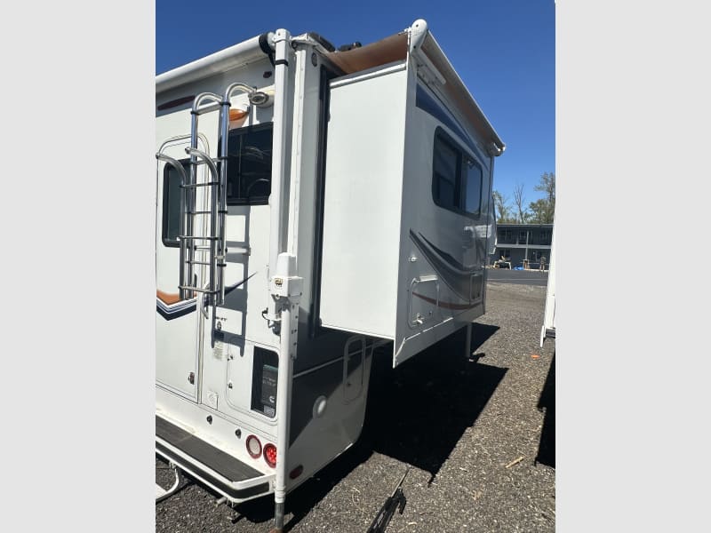 LANCE TRUCK CAMPER 1050 1SLIDE OUT GENERATOR POWER JACKS 2014 price $27,950