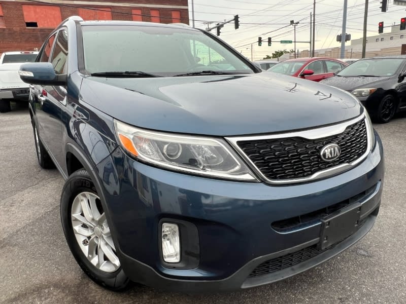 Kia Sorento 2015 price $8,990