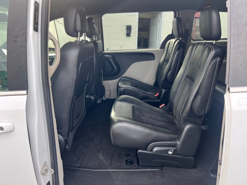 Dodge Grand Caravan 2018 price $8,990