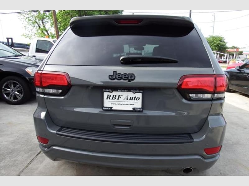 Jeep Grand Cherokee 2022 price $31,995