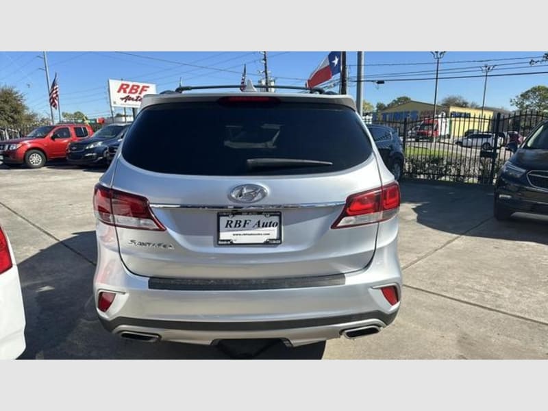 Hyundai Santa Fe 2018 price $18,995
